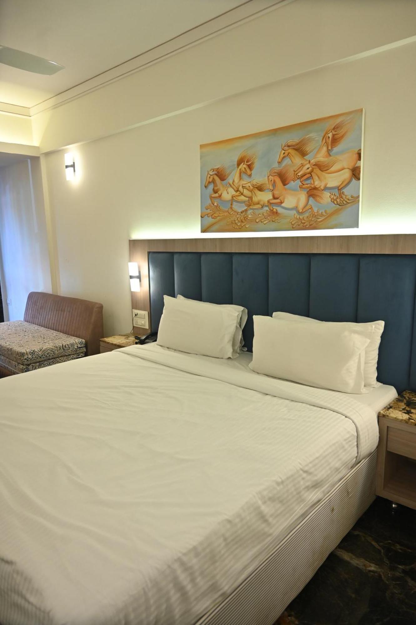 Kumar Resort By Turtle, Лонавала Екстериор снимка