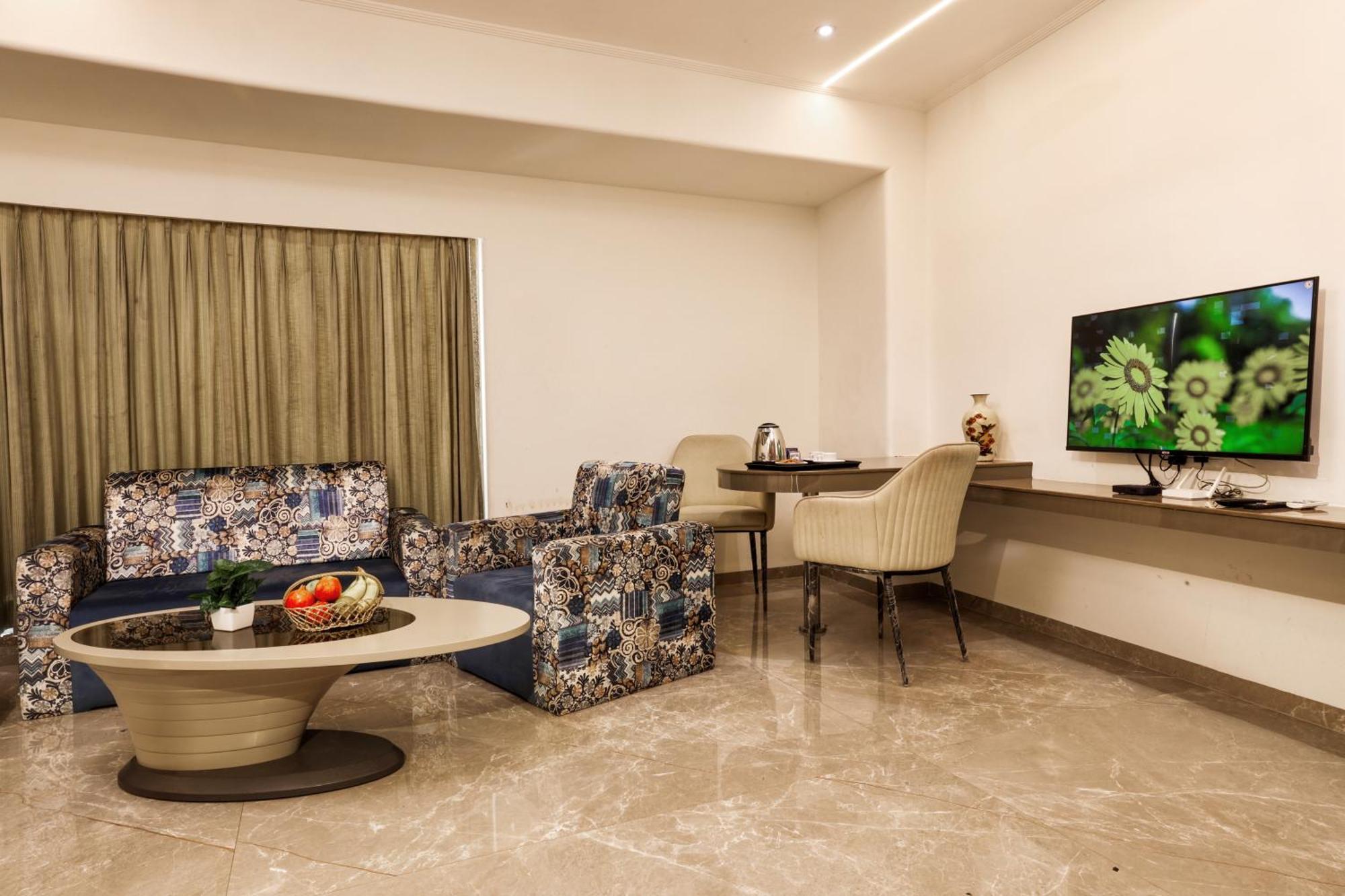 Kumar Resort By Turtle, Лонавала Екстериор снимка